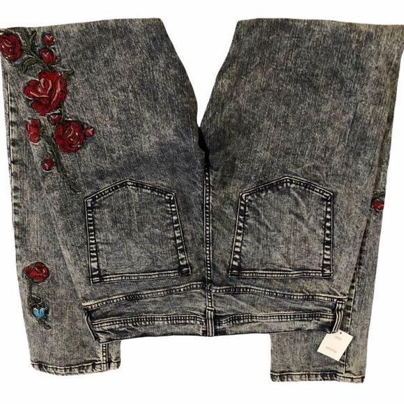 Urban Outfitters BDG Vintage Style Embroidered Acidwash Jean NWT - Picture 2 of 5